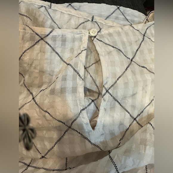 LOFT White Plaid Ruffle Sleeve Blouse Size M in excellent condition - Picture 9 of 16